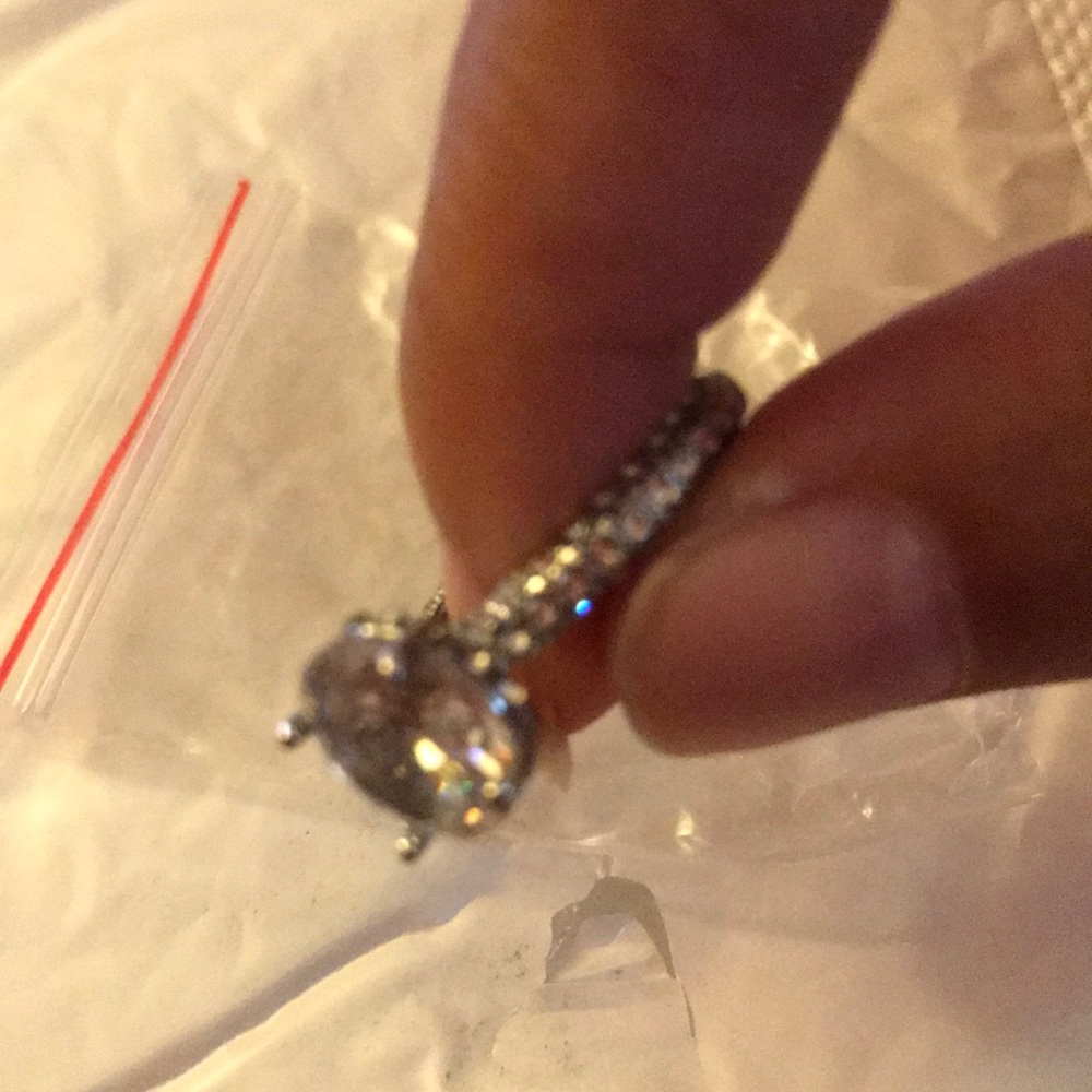 Diamond Ring - Picture 3 of 4